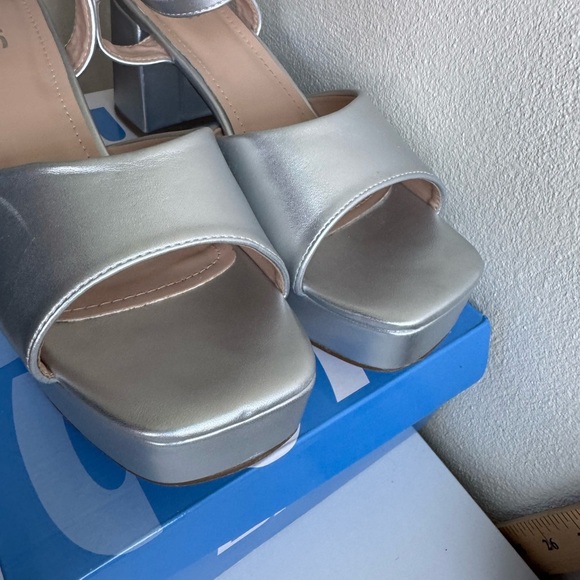 Silver BKS Block Heel Sandals - Size 10M - Picture 10 of 14
